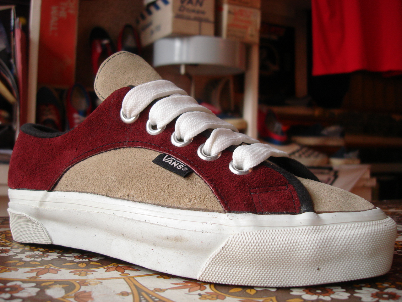 theothersideofthepillow: vintage VANS 2-tone suede LAMPIN style